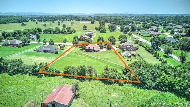6847 Western Trails Drive, Springdale, AR 72762