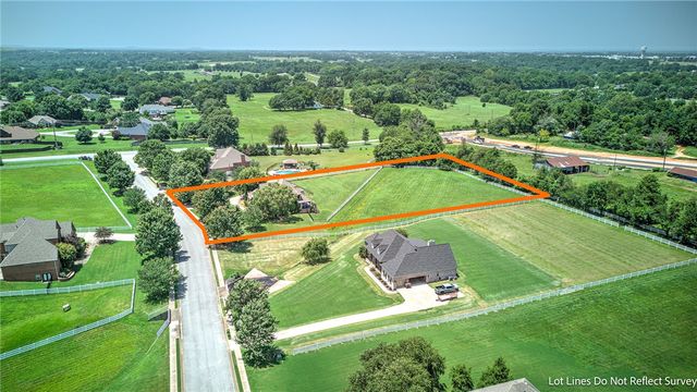 6847 Western Trails Drive, Springdale, AR 72762