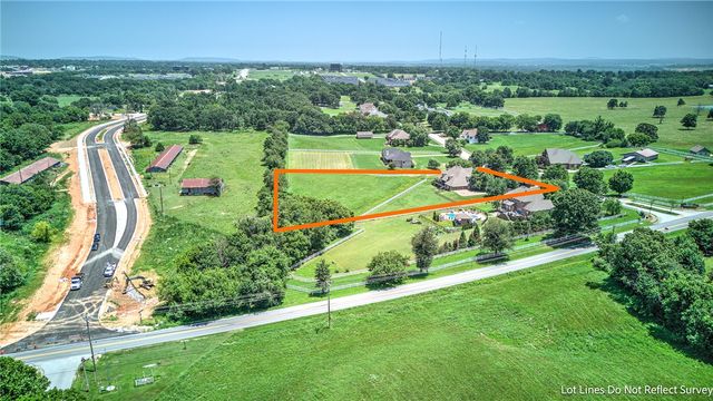 6847 Western Trails Drive, Springdale, AR 72762