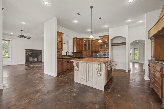 6847 Western Trails Drive, Springdale, AR 72762