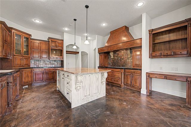 6847 Western Trails Drive, Springdale, AR 72762