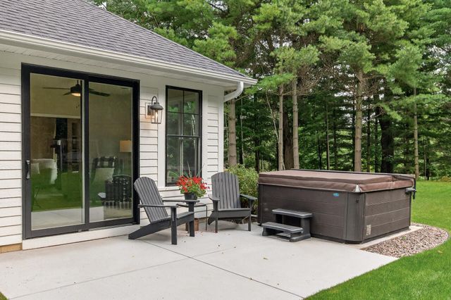 19320 Meadowridge Trail N, Marine On Saint Croix, MN 55047