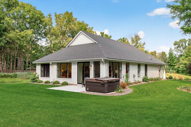 19320 Meadowridge Trail N, Marine On Saint Croix, MN 55047