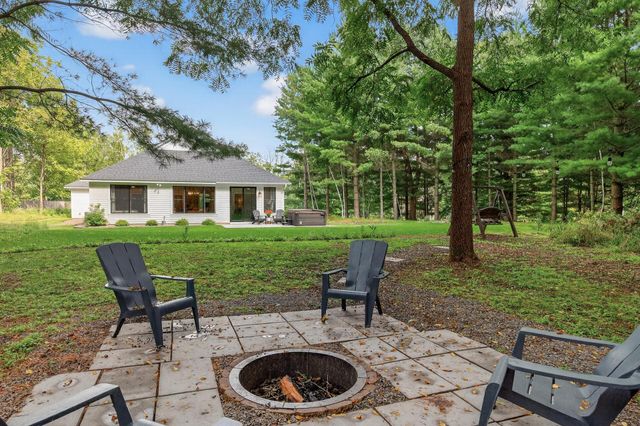 19320 Meadowridge Trail N, Marine On Saint Croix, MN 55047