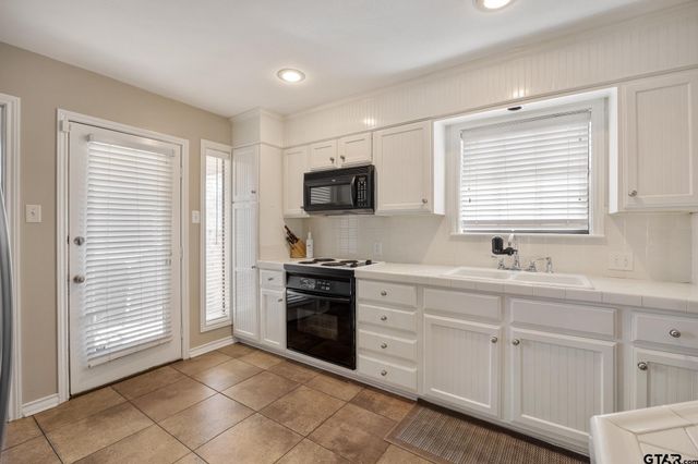 614 Carriage Drive, Tyler, TX 75703