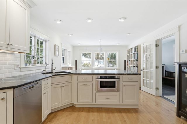 65 East St, Hingham, MA 02043