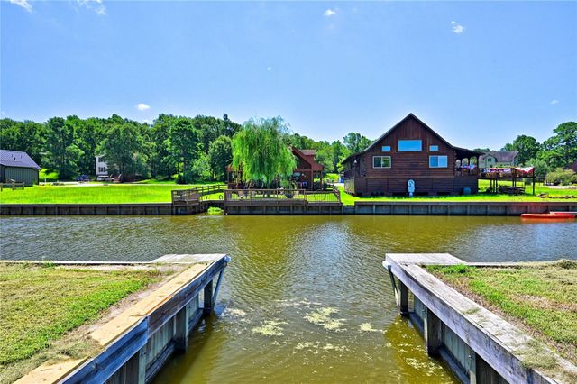 94 Wildwood Lake Drive, Huntsville, TX 77340