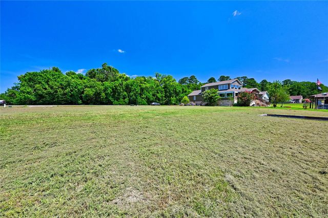 94 Wildwood Lake Drive, Huntsville, TX 77340