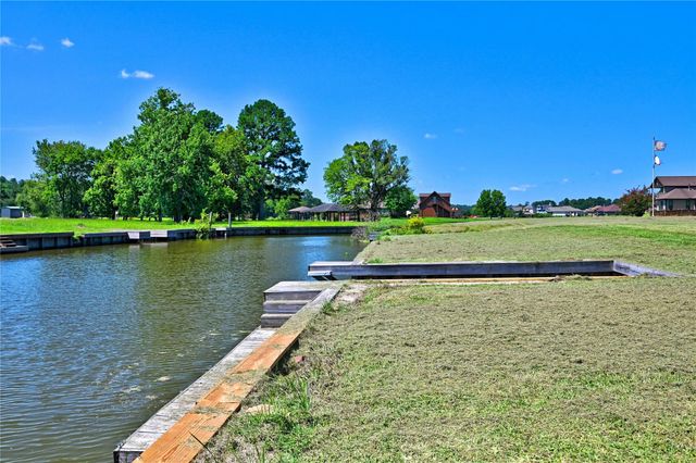 94 Wildwood Lake Drive, Huntsville, TX 77340