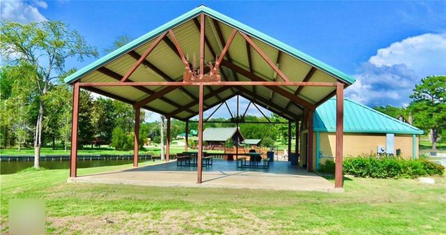 94 Wildwood Lake Drive, Huntsville, TX 77340