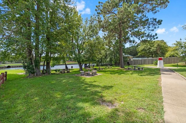 94 Wildwood Lake Drive, Huntsville, TX 77340