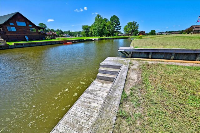 94 Wildwood Lake Drive, Huntsville, TX 77340