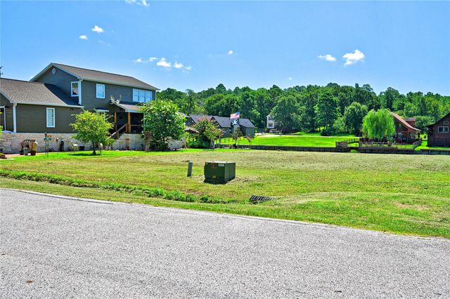 94 Wildwood Lake Drive, Huntsville, TX 77340
