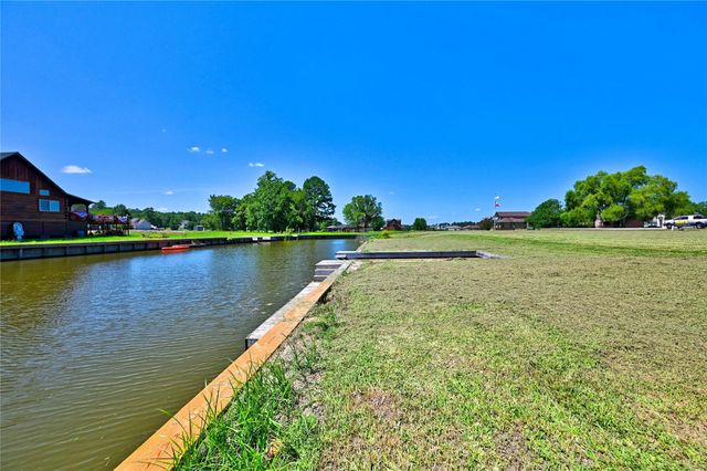 94 Wildwood Lake Drive, Huntsville, TX 77340