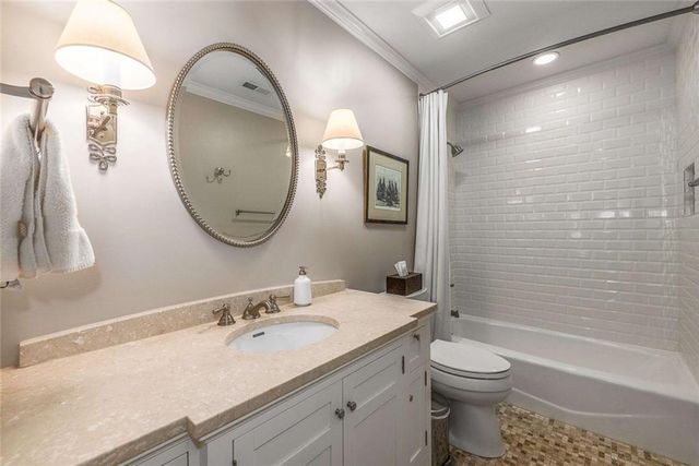 2128 Village NE Point, Brookhaven, GA 30319