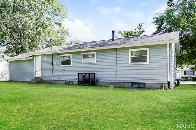 1455 Broadlawns Lane, St Louis, MO 63138