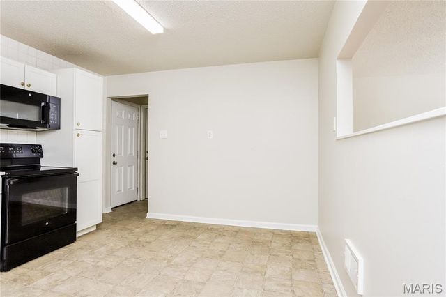 1455 Broadlawns Lane, St Louis, MO 63138