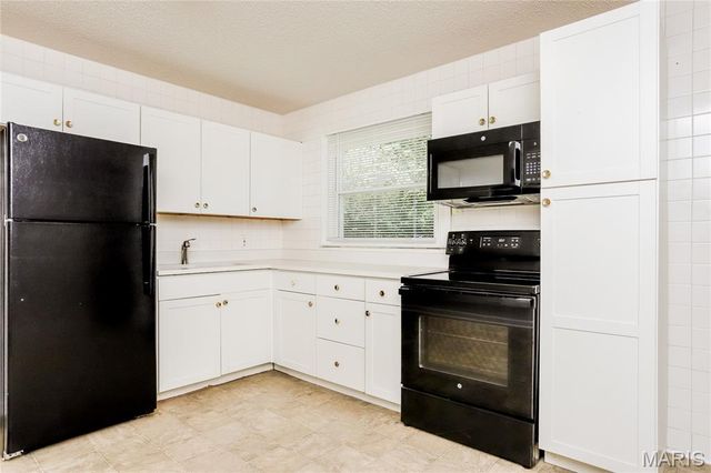 1455 Broadlawns Lane, St Louis, MO 63138