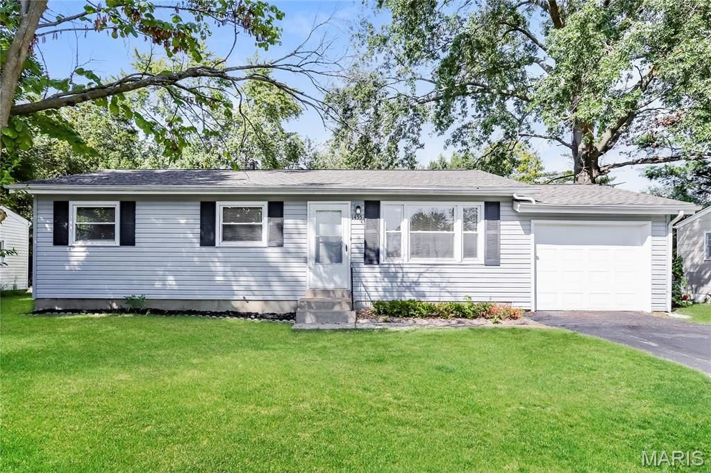 1455 Broadlawns Lane, St Louis, MO 63138