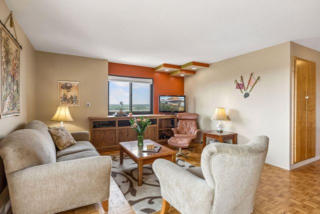 410 Groveland Avenue 1301, Minneapolis, MN 55403