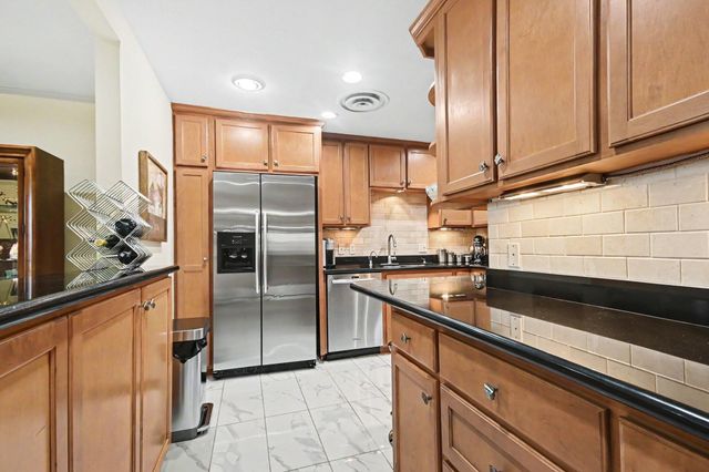 2929 Buffalo Speedway A301, Houston, TX 77098