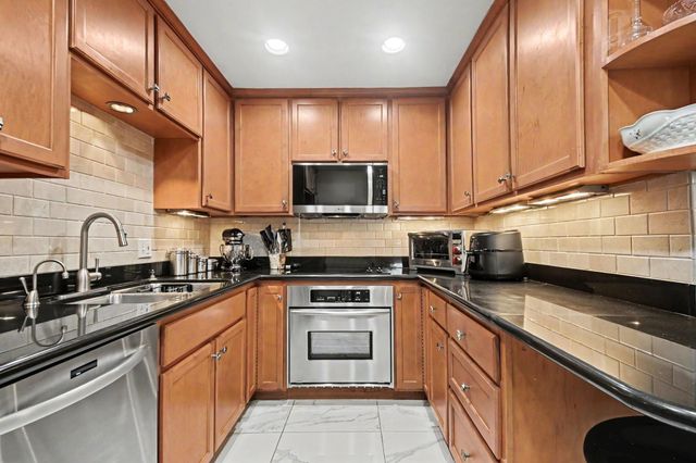 2929 Buffalo Speedway A301, Houston, TX 77098