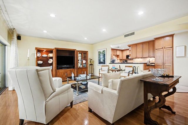 2929 Buffalo Speedway A301, Houston, TX 77098