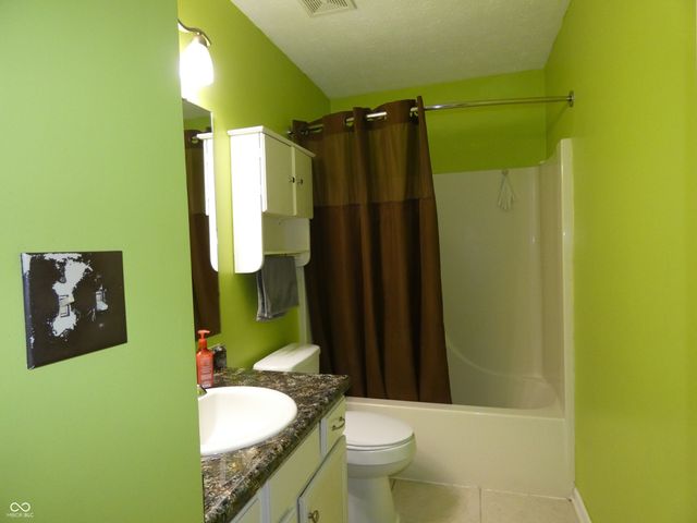 1058 Creekwood Lane, Franklin, IN 46131
