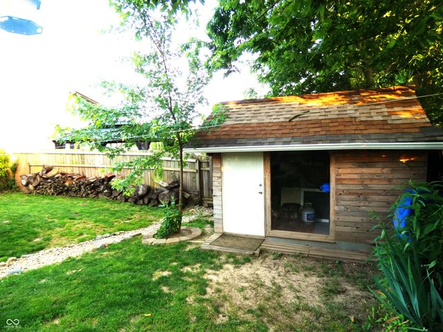 1058 Creekwood Lane, Franklin, IN 46131