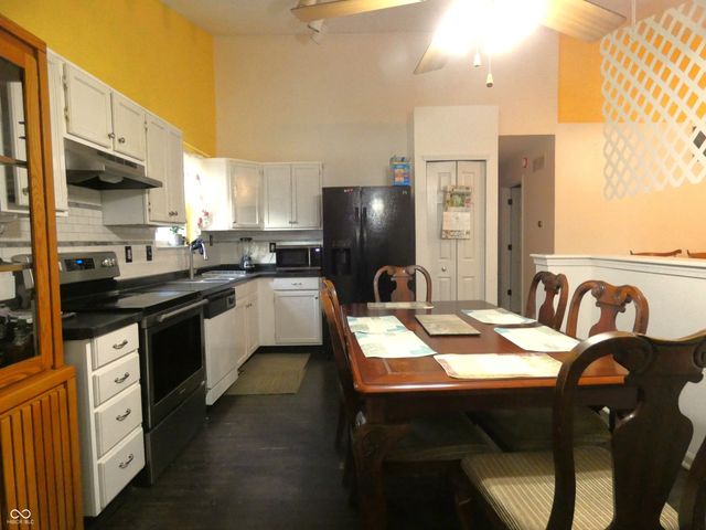 1058 Creekwood Lane, Franklin, IN 46131