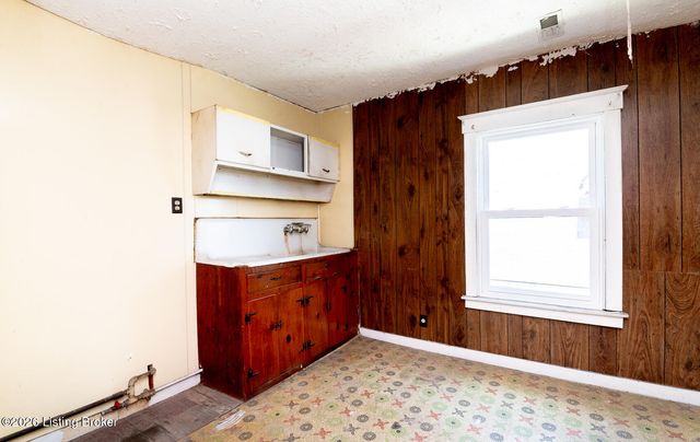 636 Cecil Ave, Louisville, KY 40211
