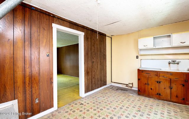 636 Cecil Ave, Louisville, KY 40211