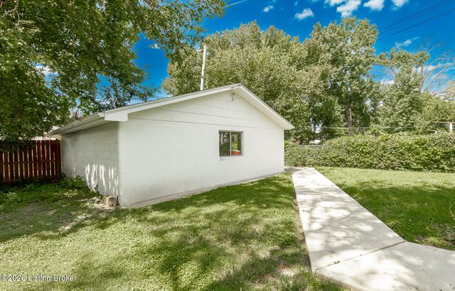 636 Cecil Ave, Louisville, KY 40211