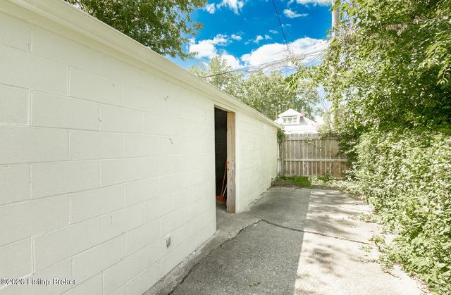 636 Cecil Ave, Louisville, KY 40211