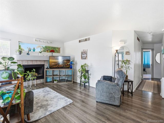 1960 Espana Way, Aurora, CO 80011