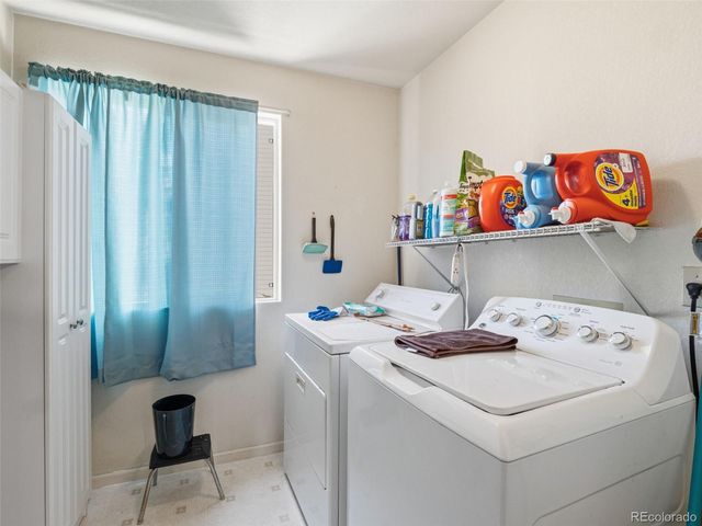 1960 Espana Way, Aurora, CO 80011