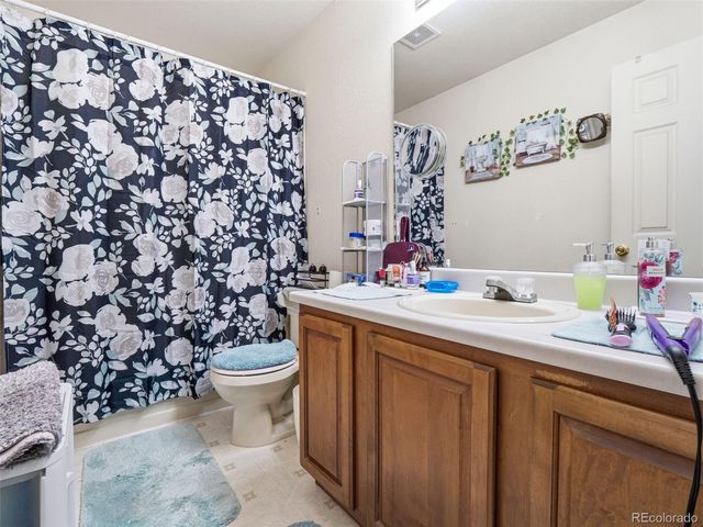 1960 Espana Way, Aurora, CO 80011