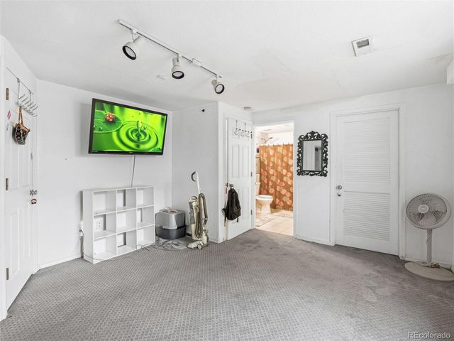 1960 Espana Way, Aurora, CO 80011