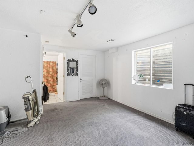 1960 Espana Way, Aurora, CO 80011