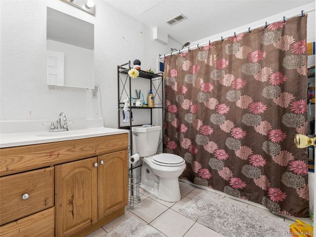 1960 Espana Way, Aurora, CO 80011
