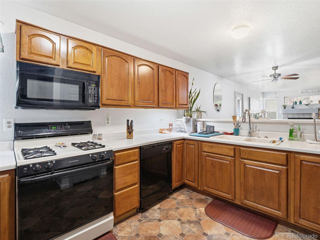 1960 Espana Way, Aurora, CO 80011