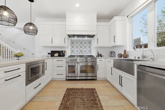 2360 Orange Avenue, Costa Mesa, CA 92627