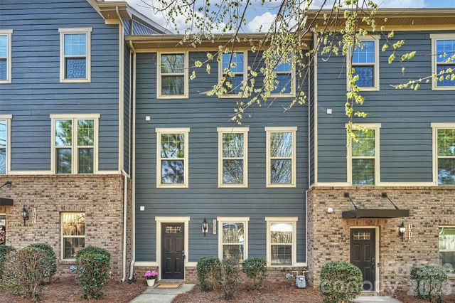 1317 Queen Lyon Court, Charlotte, NC 28205