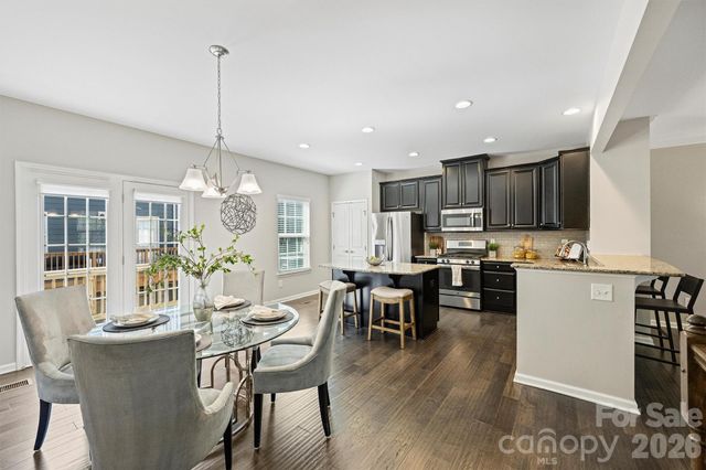 1317 Queen Lyon Court, Charlotte, NC 28205