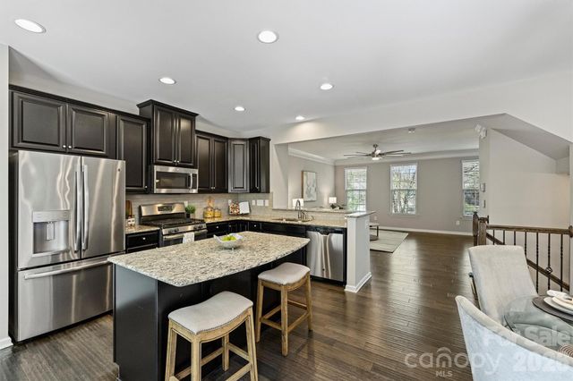 1317 Queen Lyon Court, Charlotte, NC 28205