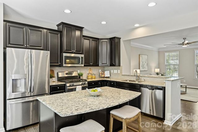 1317 Queen Lyon Court, Charlotte, NC 28205