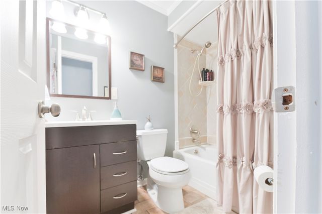 721 Cheriton Drive, Highland Heights, OH 44143