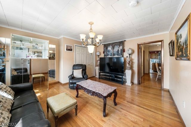 76 Kossuth St, Newark City, NJ 07105