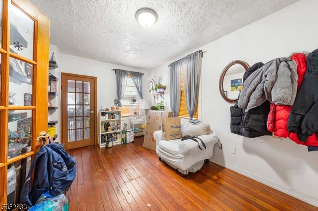 76 Kossuth St, Newark City, NJ 07105