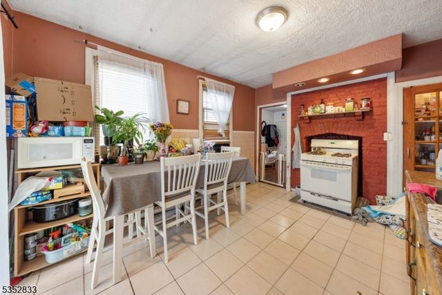 76 Kossuth St, Newark City, NJ 07105